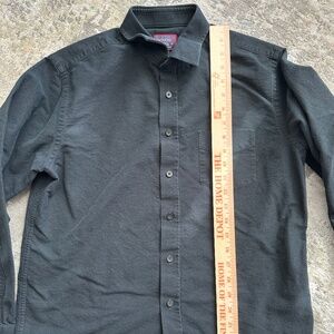 Untuckit men's black flannel shirt